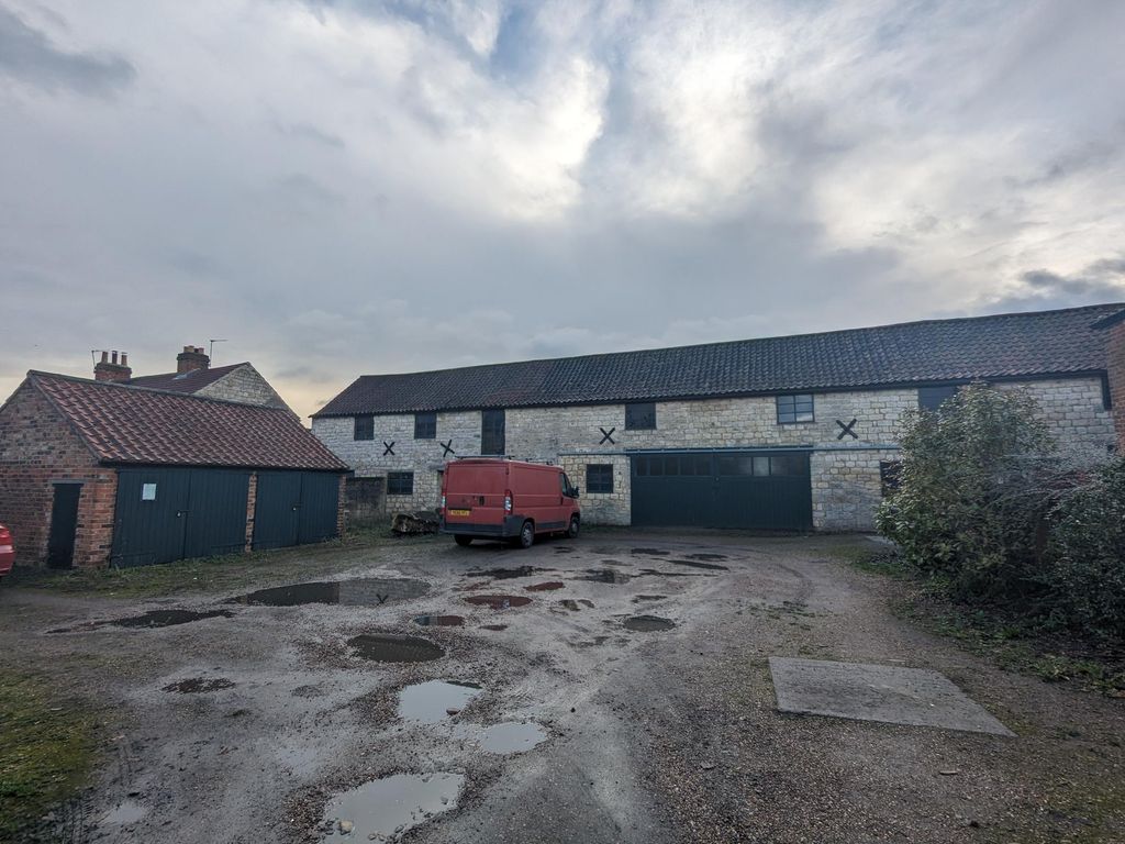 Industrial to let in York Road Stores, 22 York Road, Tadcaster