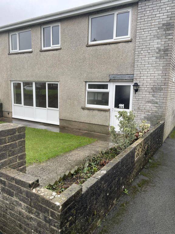 3 bed property to rent in Caecoed, Llandybie, Carmarthenshire SA18, £