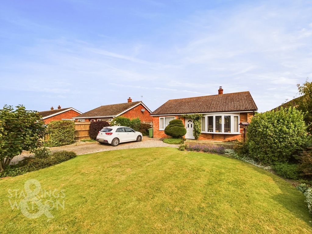 3 bed detached bungalow for sale in Chapelfield, Freethorpe, Norwich
