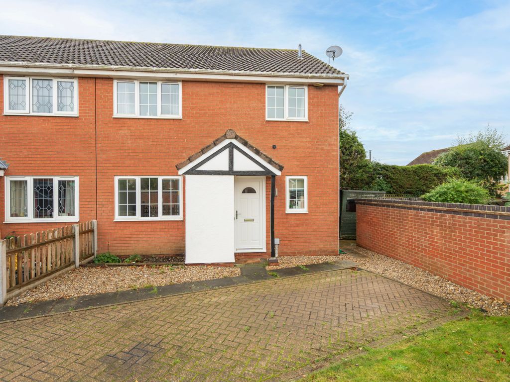 2 bed end terrace house for sale in Bluebell Close, Scarning, Dereham