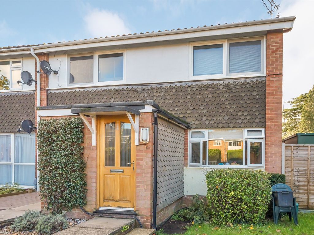 2 bed for sale in Ray Park Avenue, Maidenhead SL6, £325,000