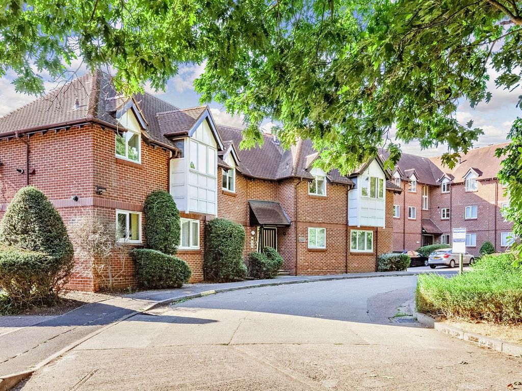 2 bed flat for sale in West Court, Summerfields, Ingatestone CM4 Zoopla