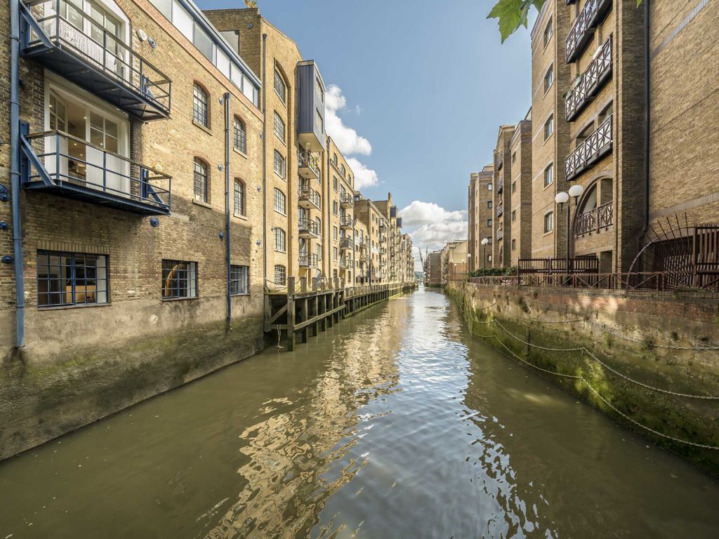 2 bed flat for sale in Shad Thames, London SE1, £700,000 Zoopla