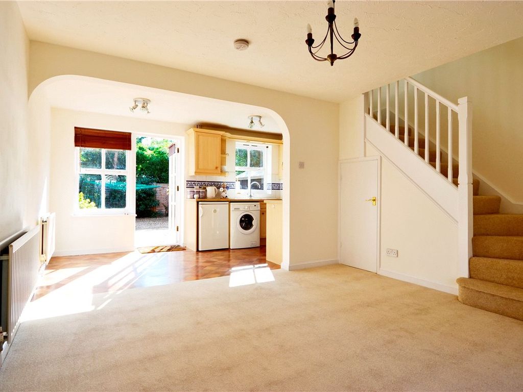 2 bed semidetached house to rent in Yeovilton Place, Kingston Upon