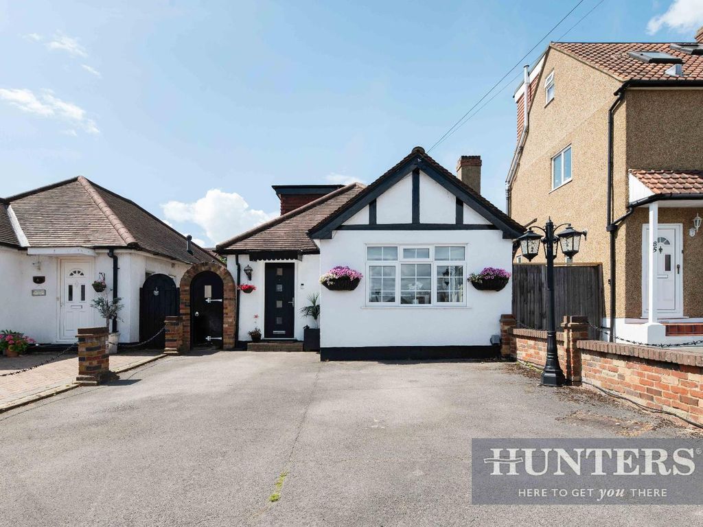 4 bed detached bungalow for sale in Clarkes Avenue, Worcester Park KT4