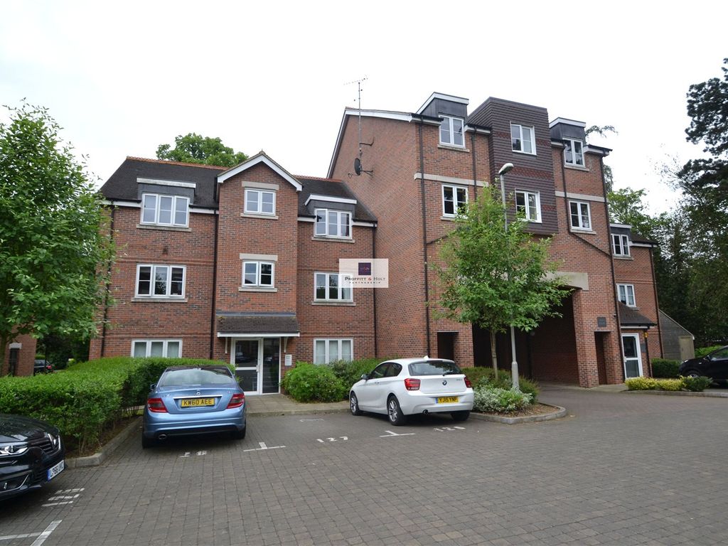 1 bed flat to rent in Lockhart Road, Watford WD17, £1,350 pcm Zoopla
