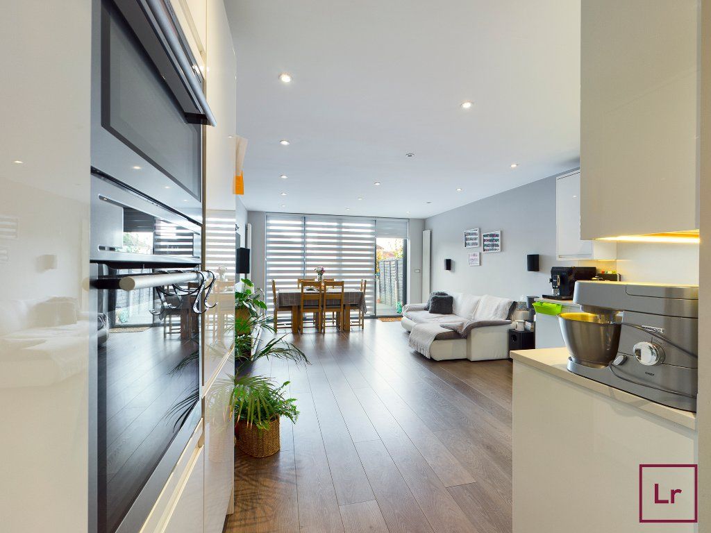 3 bed property for sale in Kenilworth Avenue, Harrow, Middlesex HA2