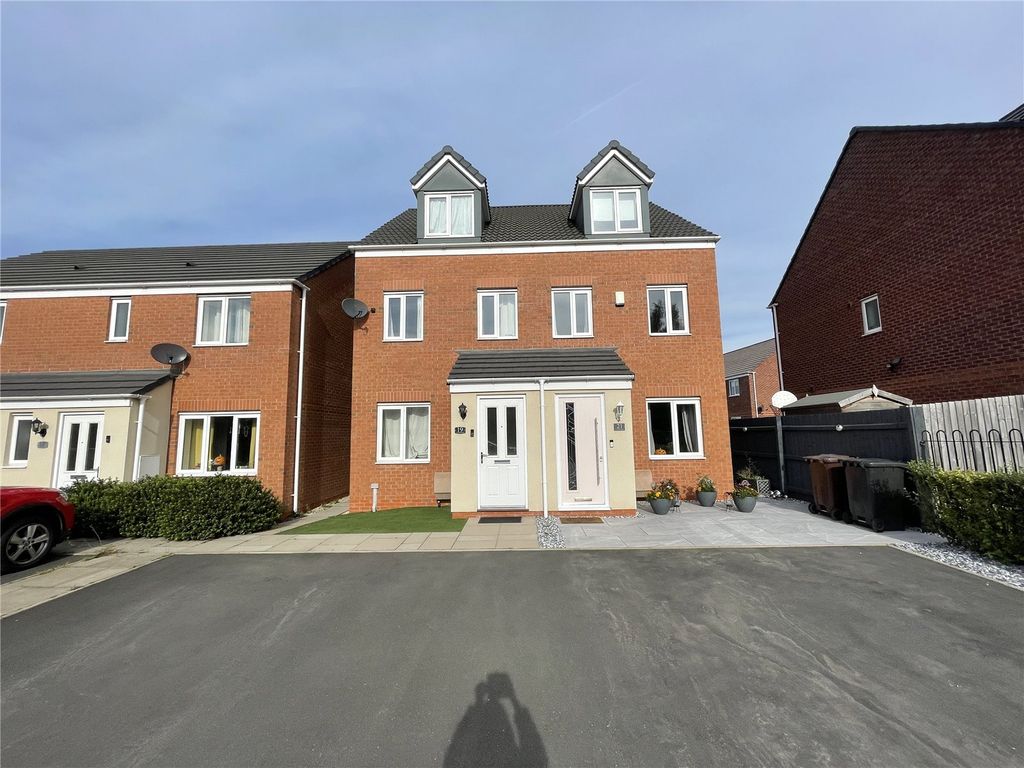 3 bed semidetached house for sale in Leconfield Wharf, Bilston