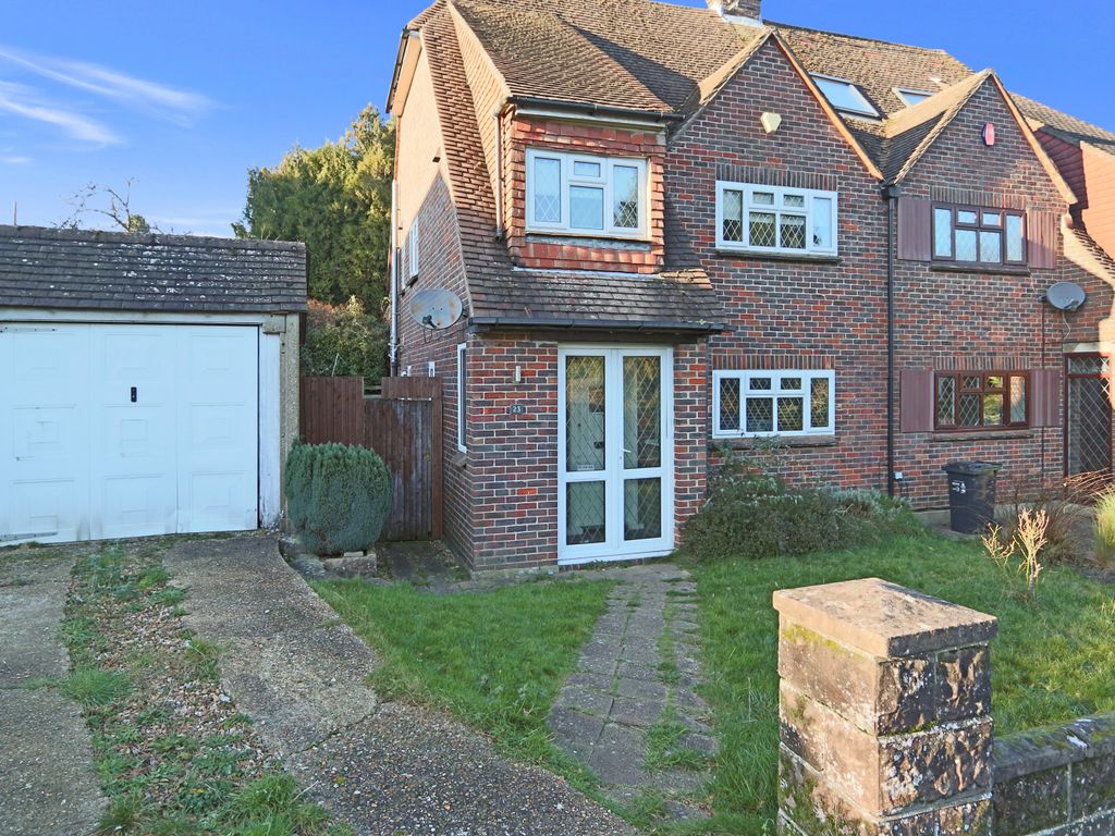 3 bed semidetached house for sale in Darcy Close, Coulsdon CR5, £