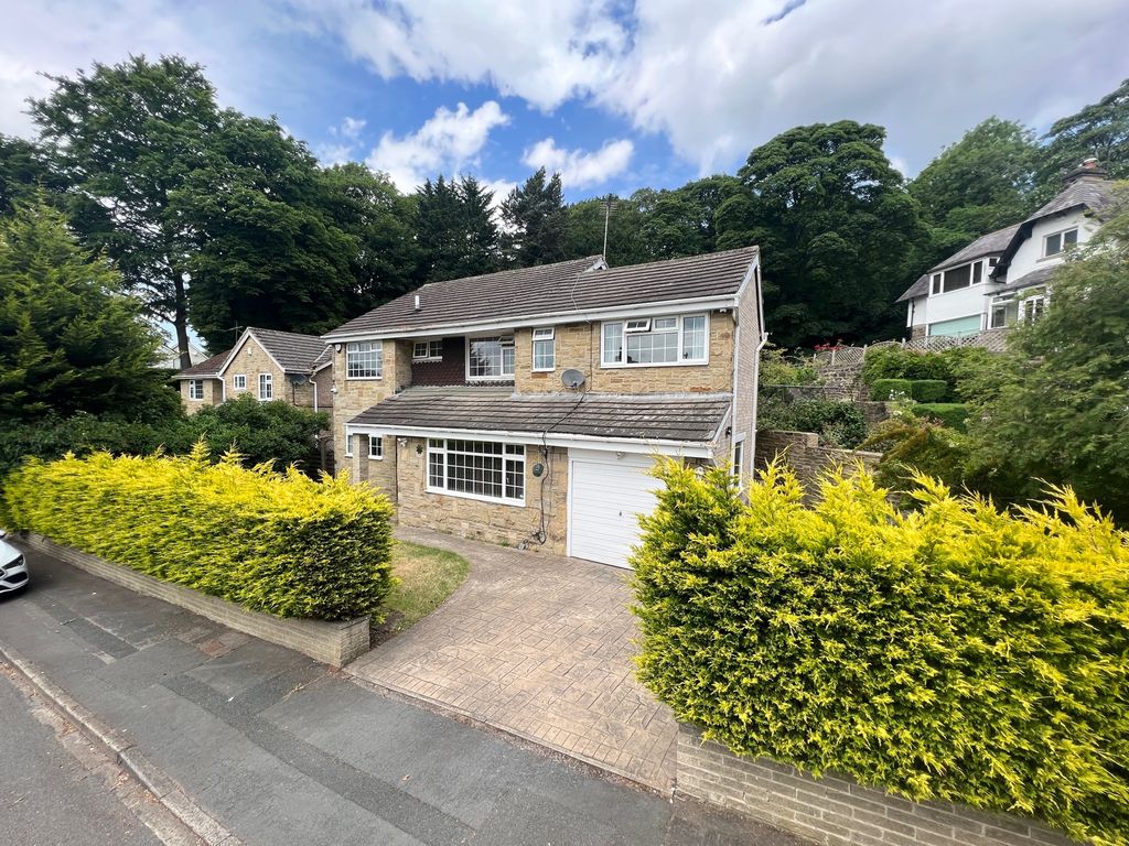 5 bed detached house for sale in Oakwood Drive, Bingley, West Yorkshire
