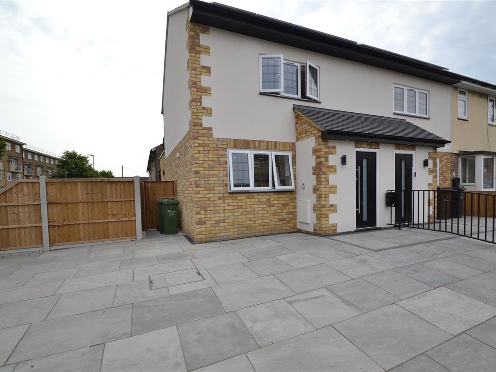 New home, 3 bed end terrace house for sale in Calverley Crescent
