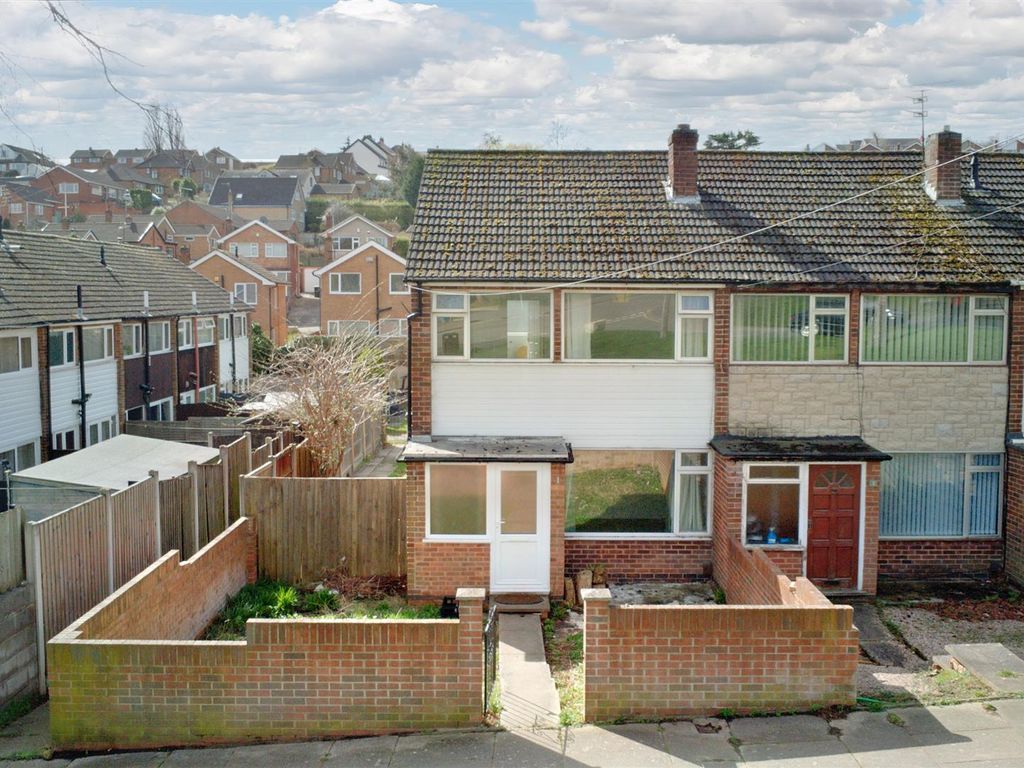 3 bed end terrace house for sale in County Road, Gedling, Nottingham