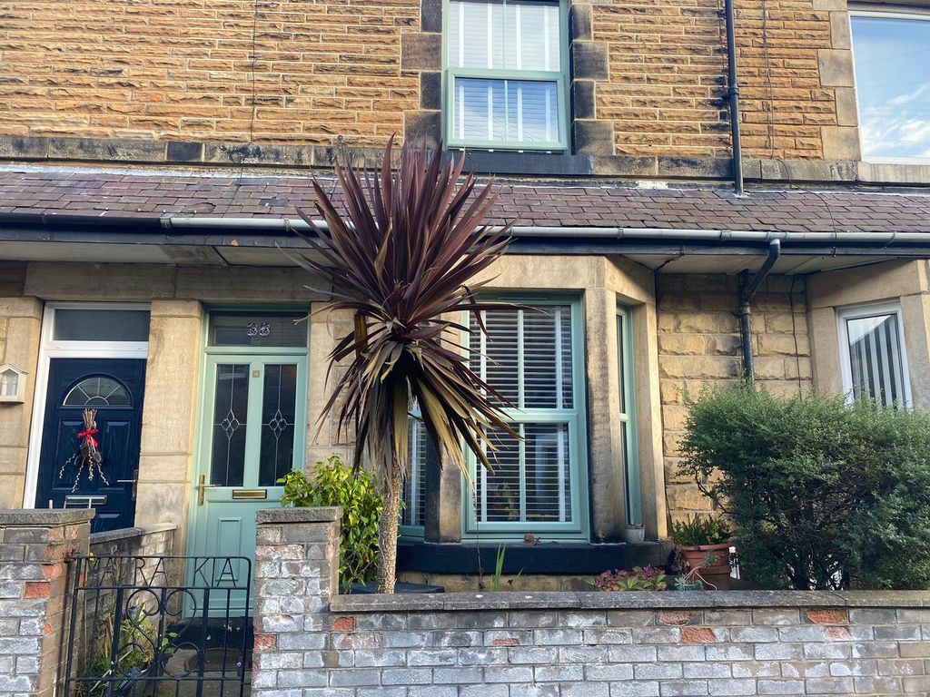 2 bed terraced house for sale in Albert Place, Harrogate HG1, £225,000