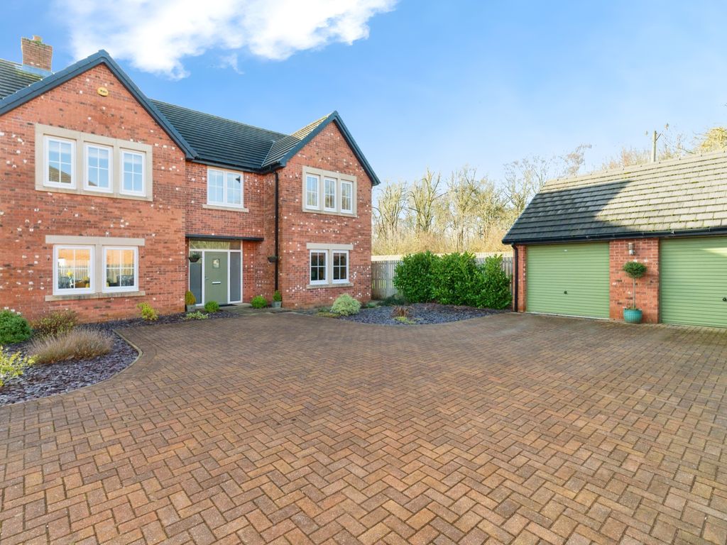 5 bed detached house for sale in Silvermede Road, Wynyard TS22, £