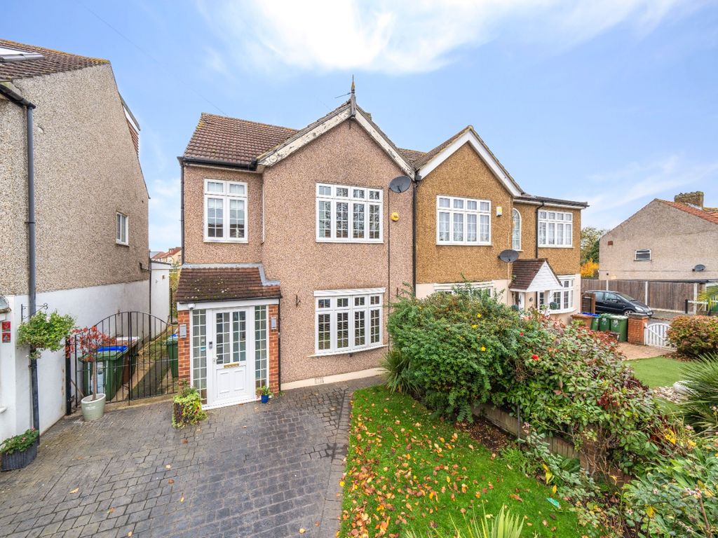 5 bed semidetached house for sale in Monkton Road, Welling, Kent DA16