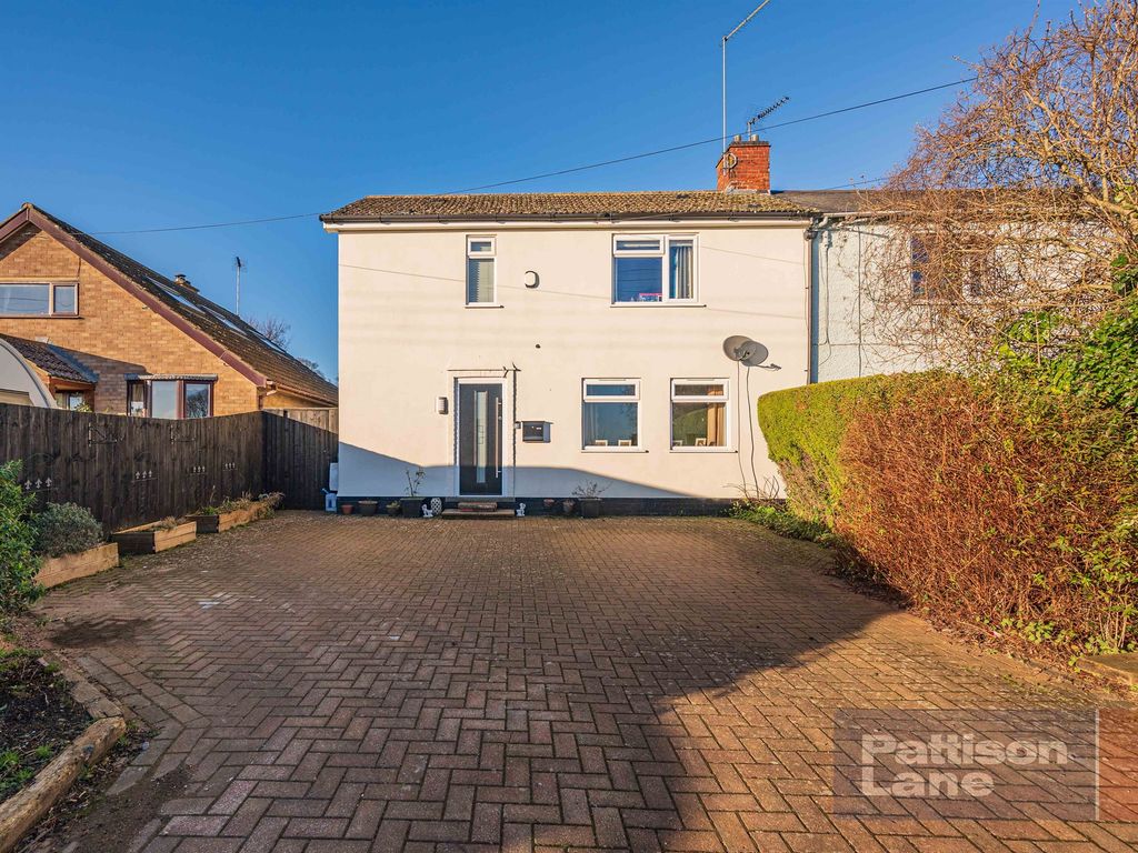 3 bed end terrace house for sale in Isham Road, Pytchley, Kettering