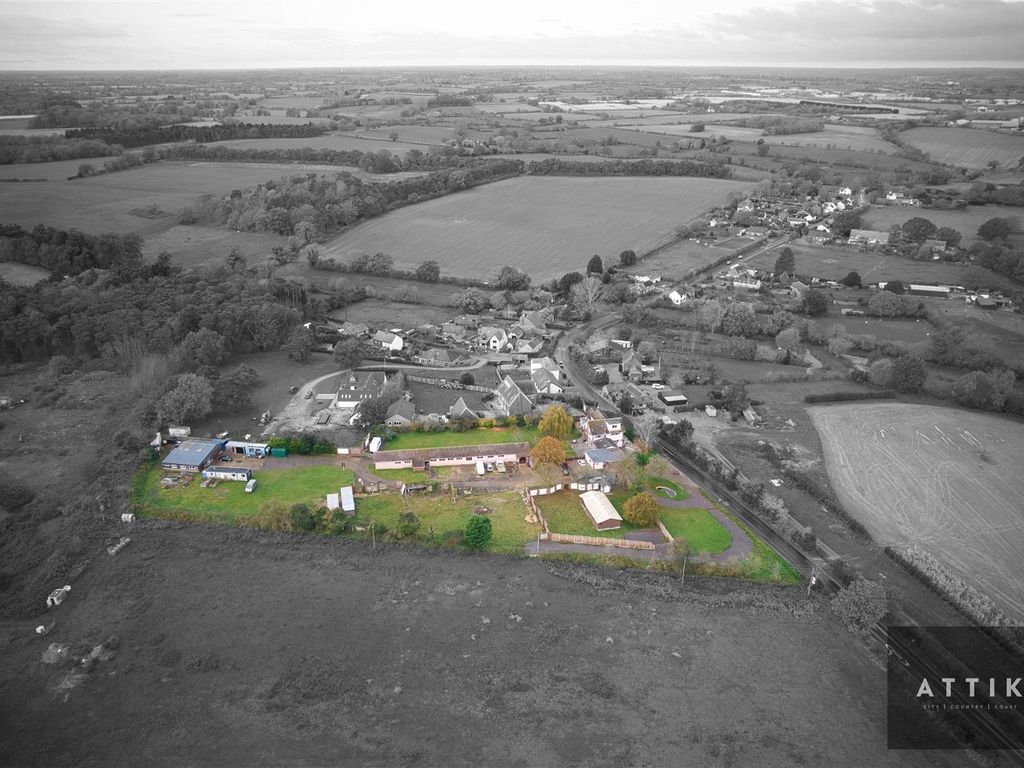 6 bed detached house for sale in Hulver Street, Hulver, Beccles NR34, £