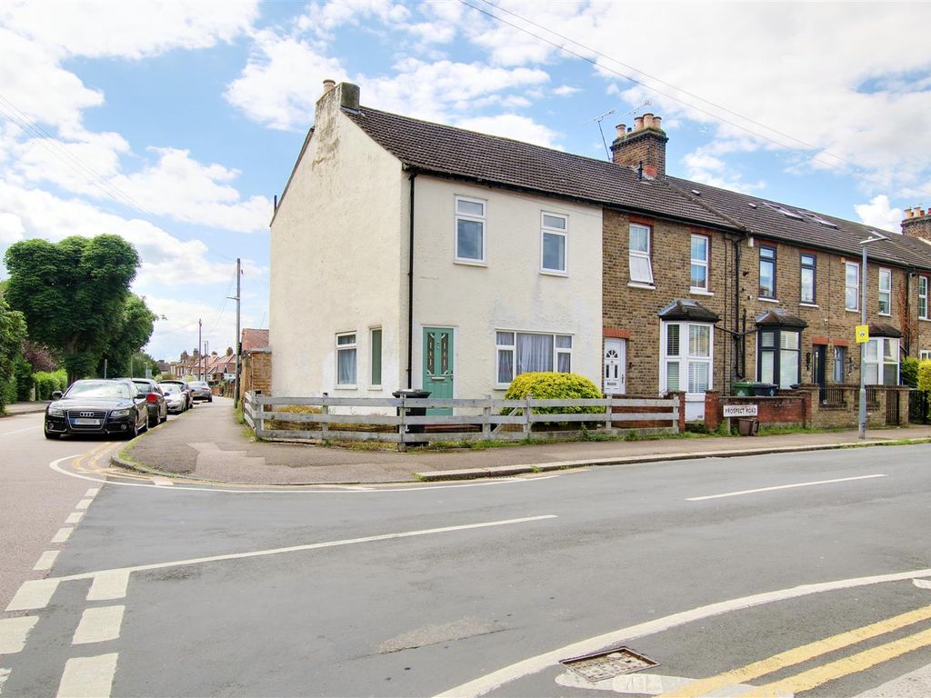 3 bed end terrace house for sale in Prospect Road, Cheshunt, Waltham