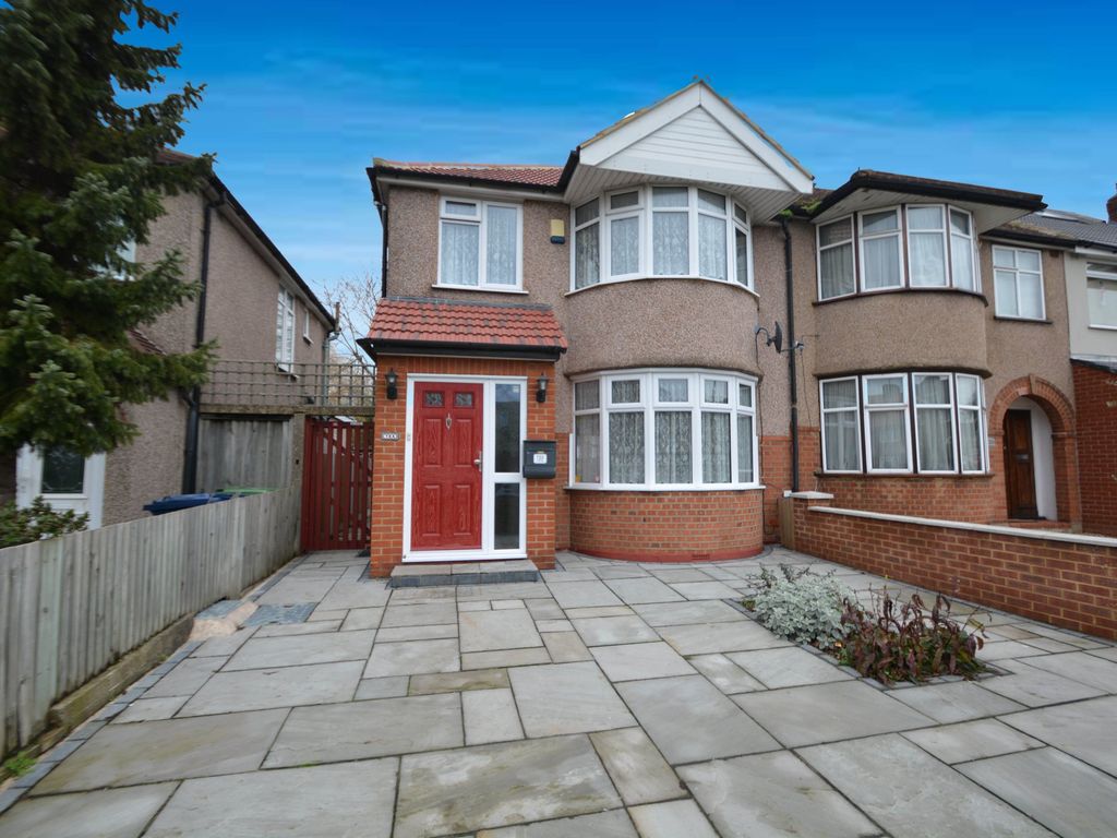 3 bed end terrace house to rent in Whitton Avenue West, Northolt UB5