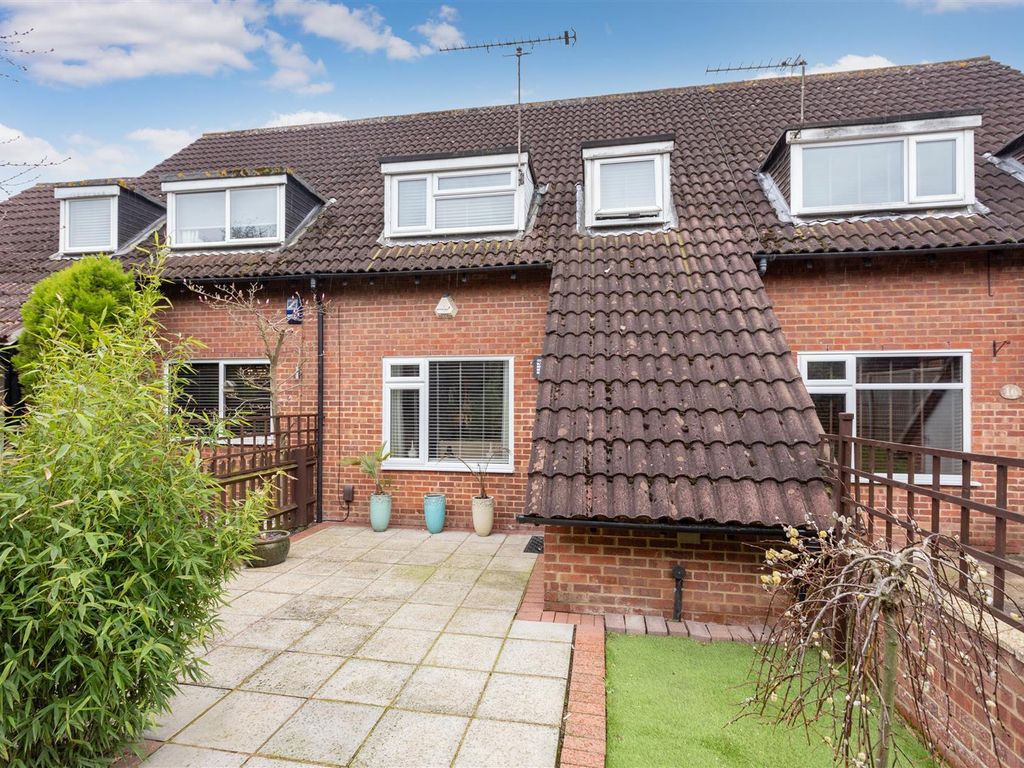 3 bed terraced house for sale in Close, Cippenham, Slough SL1