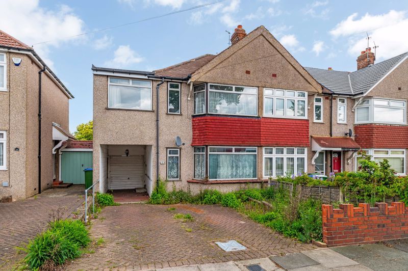 4 bed end terrace house for sale in Sutherland Avenue, Welling DA16