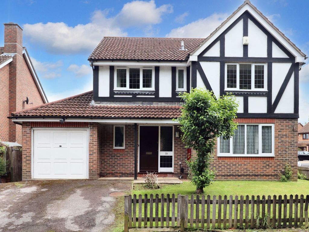 4 bed detached house for sale in Ullswater Avenue, West End SO18, £