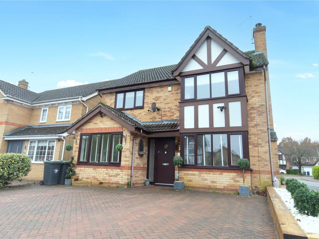 4 bed detached house for sale in Leigh Drive, Elsenham, Essex CM22, £