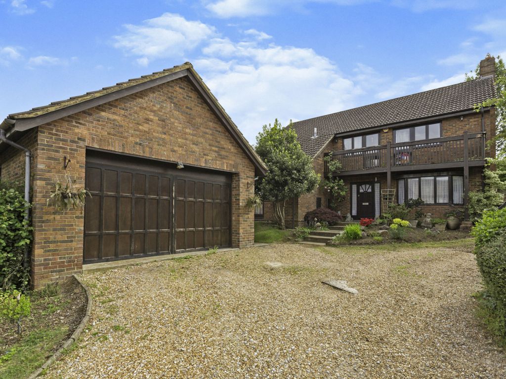 4 bed detached house for sale in Great Holm, Milton Keynes