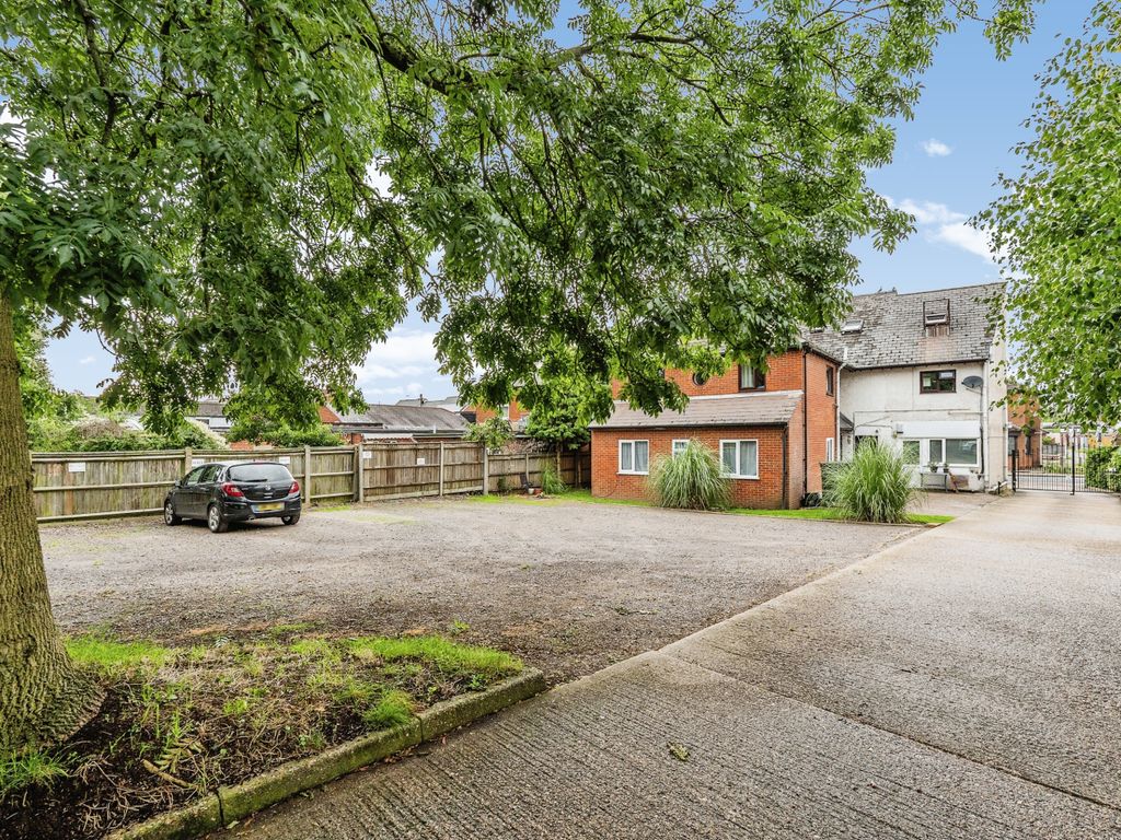 1 bed flat for sale in Rumbridge Street, Totton, Southampton SO40, £