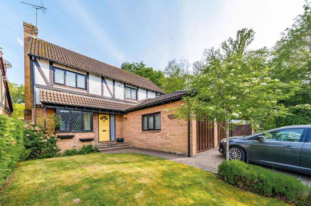 4 bed detached house for sale in Dorset Way, Wokingham, Berkshire RG41