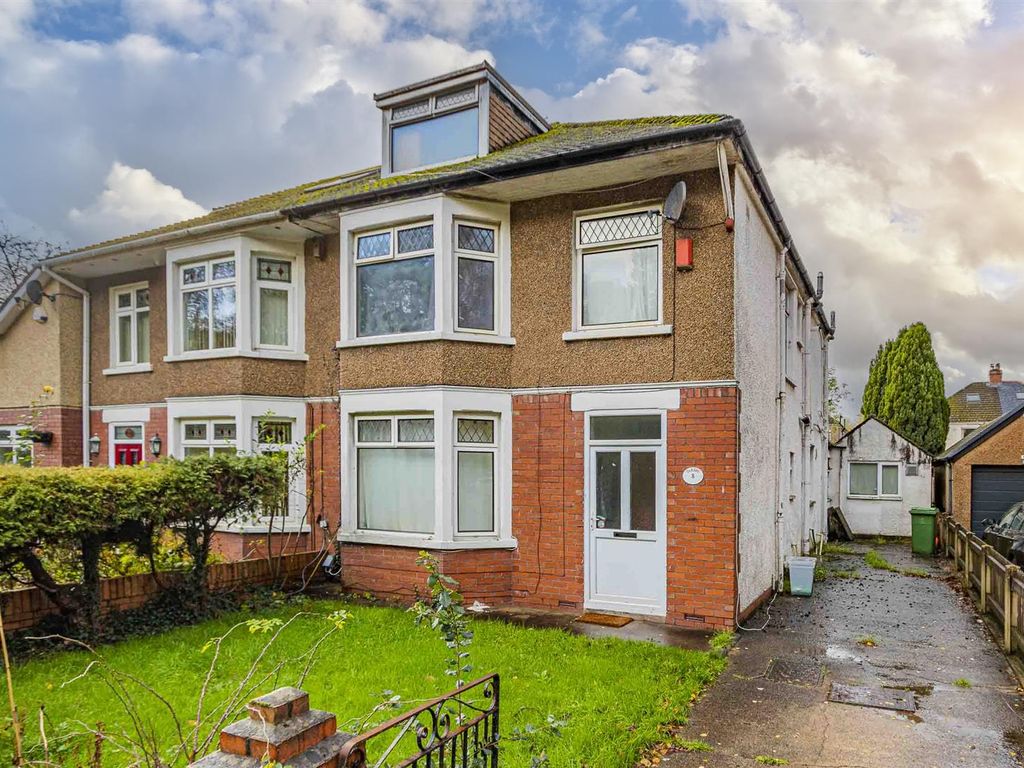 4 bed semidetached house for sale in King V Drive West, Heath