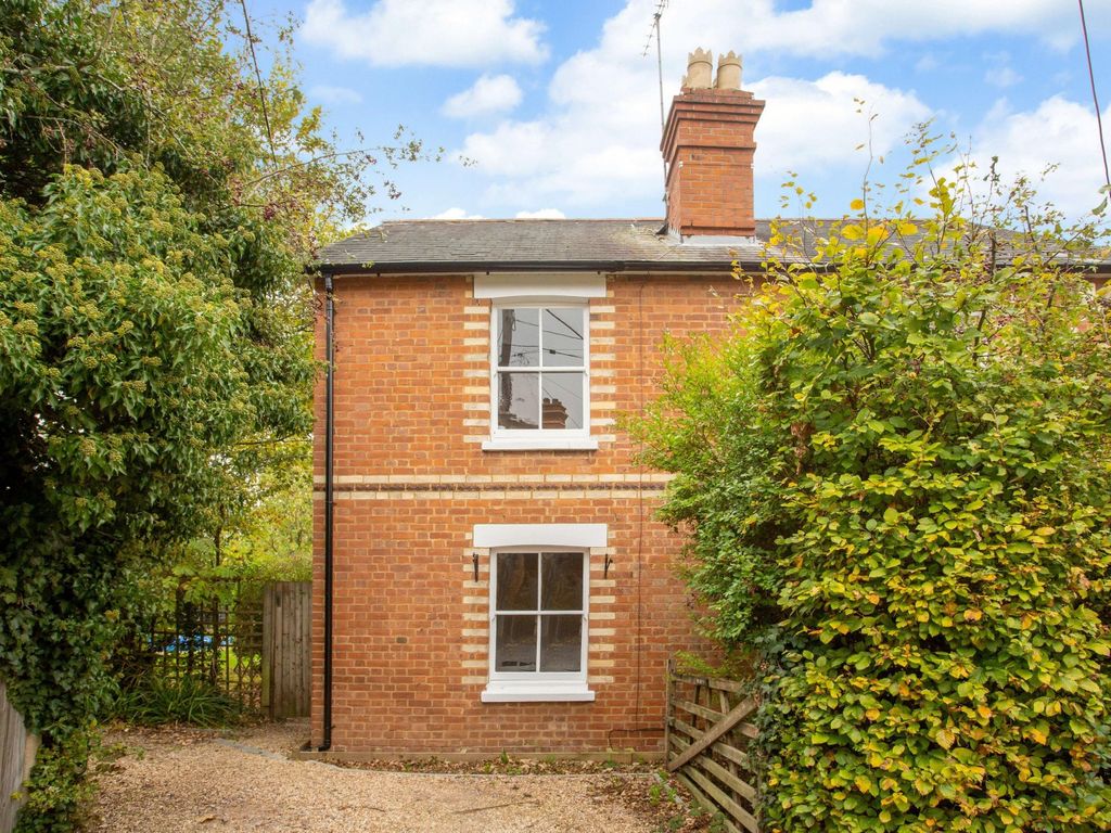 2 bed semidetached house to rent in The Square, Spencers Wood, Reading