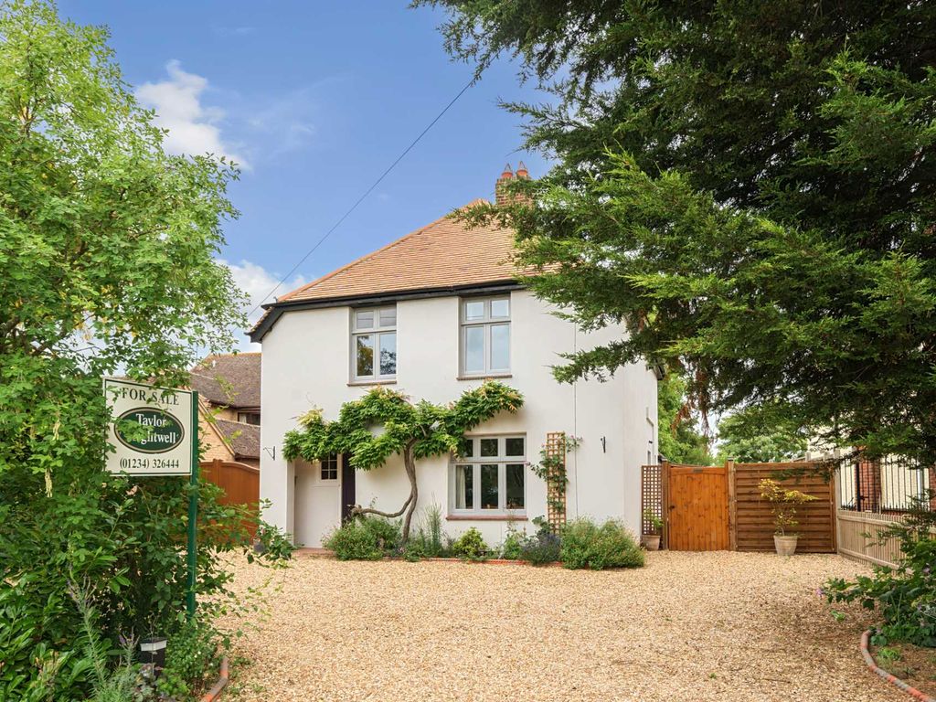 3 bed detached house for sale in Church End, Biddenham MK40, £650,000
