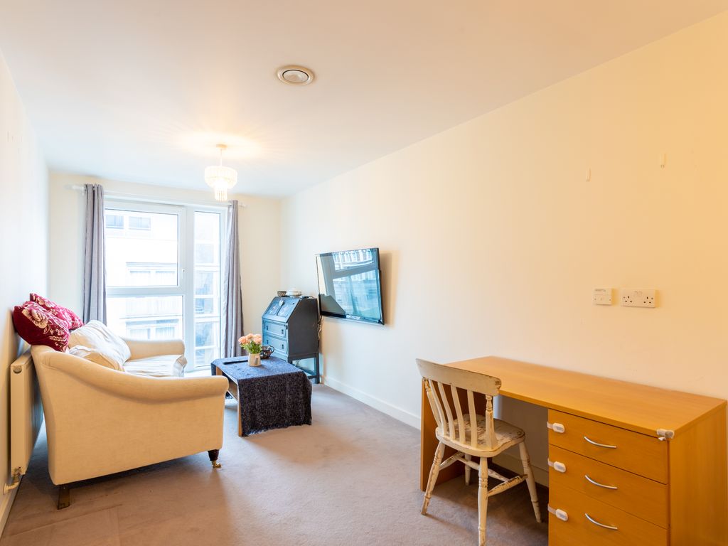 2 bed flat to rent in Blackheath Road, London SE10, £2,640 pcm Zoopla