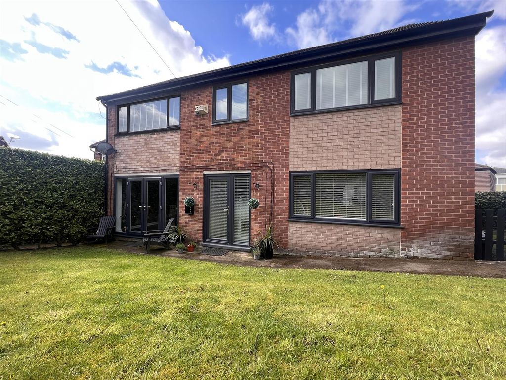 3 bed property for sale in Regina Avenue, Heyrod, Stalybridge SK15 Zoopla