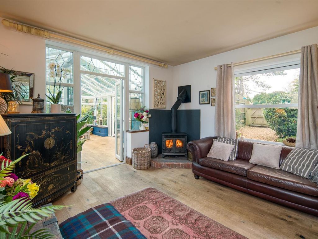 4 bed detached house for sale in Newport Road, Ventnor PO38, £585,000