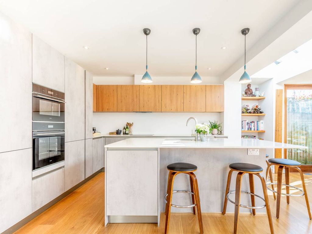 4 bed property for sale in Aylward Road, Merton Park, London SW20 Zoopla