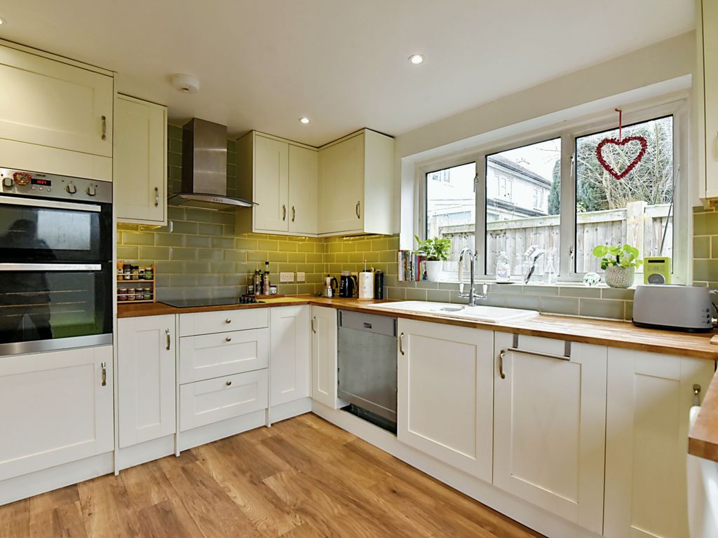 3 bed semidetached house for sale in Violet Lane, Croydon CR0, £