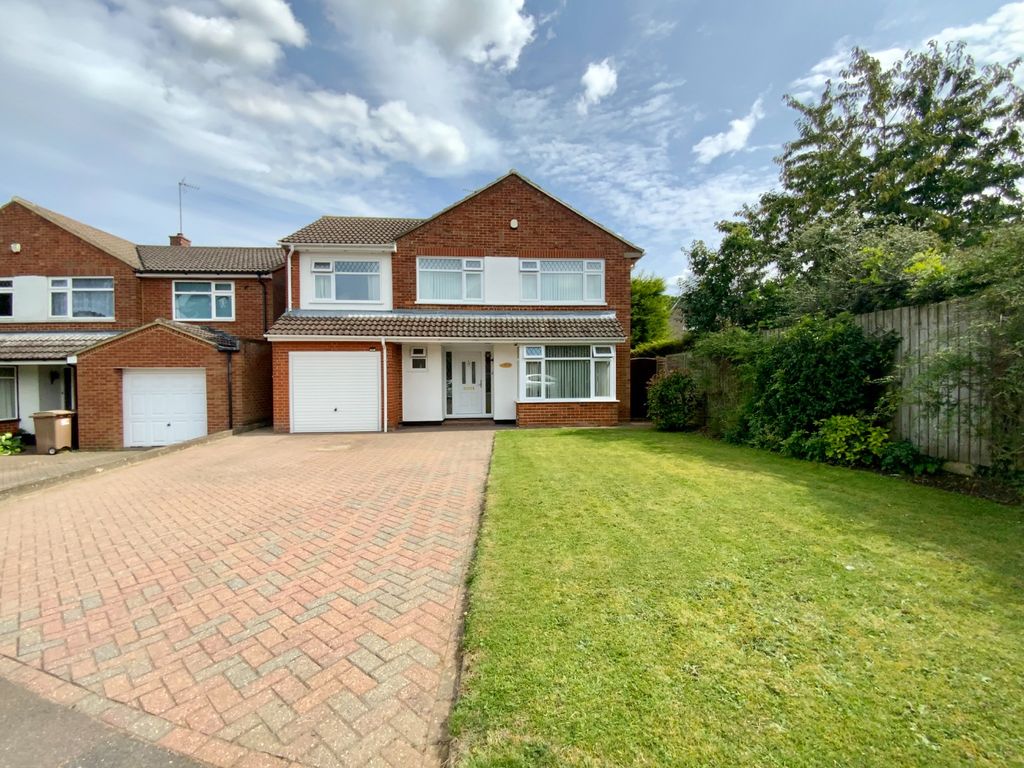 4 bed detached house for sale in Parkland Drive, Luton, Bedfordshire