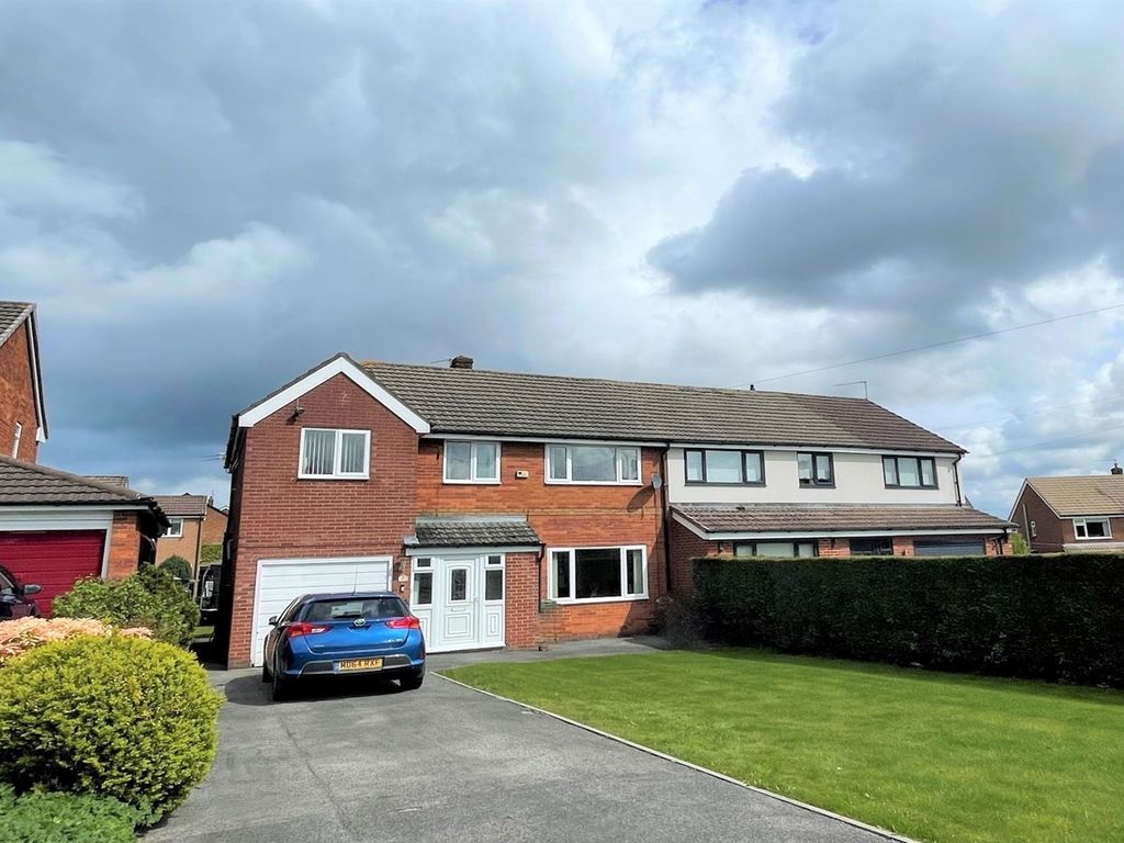 5 bed semidetached house for sale in Penrith Avenue, Macclesfield SK11