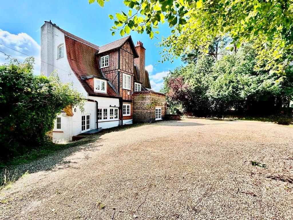 7 bed detached house to rent in Longdown Road, Lower Bourne, Farnham