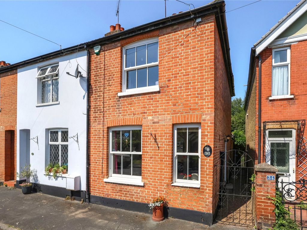 2 bed end terrace house for sale in Glencoe Road, Weybridge, Surrey