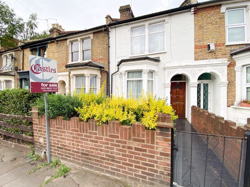 3 bed terraced house for sale in Braemar Road, London N15, £559,995