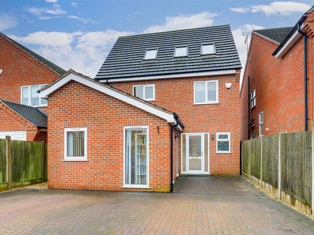 4 bed detached house for sale in Ethel Avenue, Hucknall, Nottinghamshire NG15, £340,000 Zoopla
