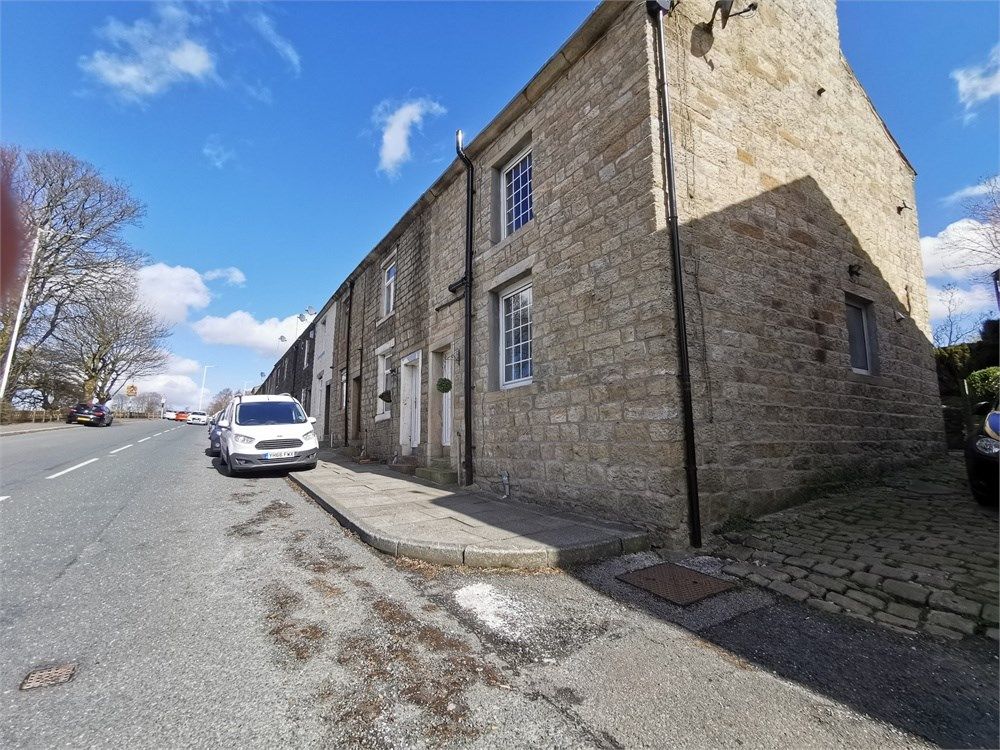 2 bed cottage to rent in Bolton Road North, Ramsbottom, Bury BL0, £925