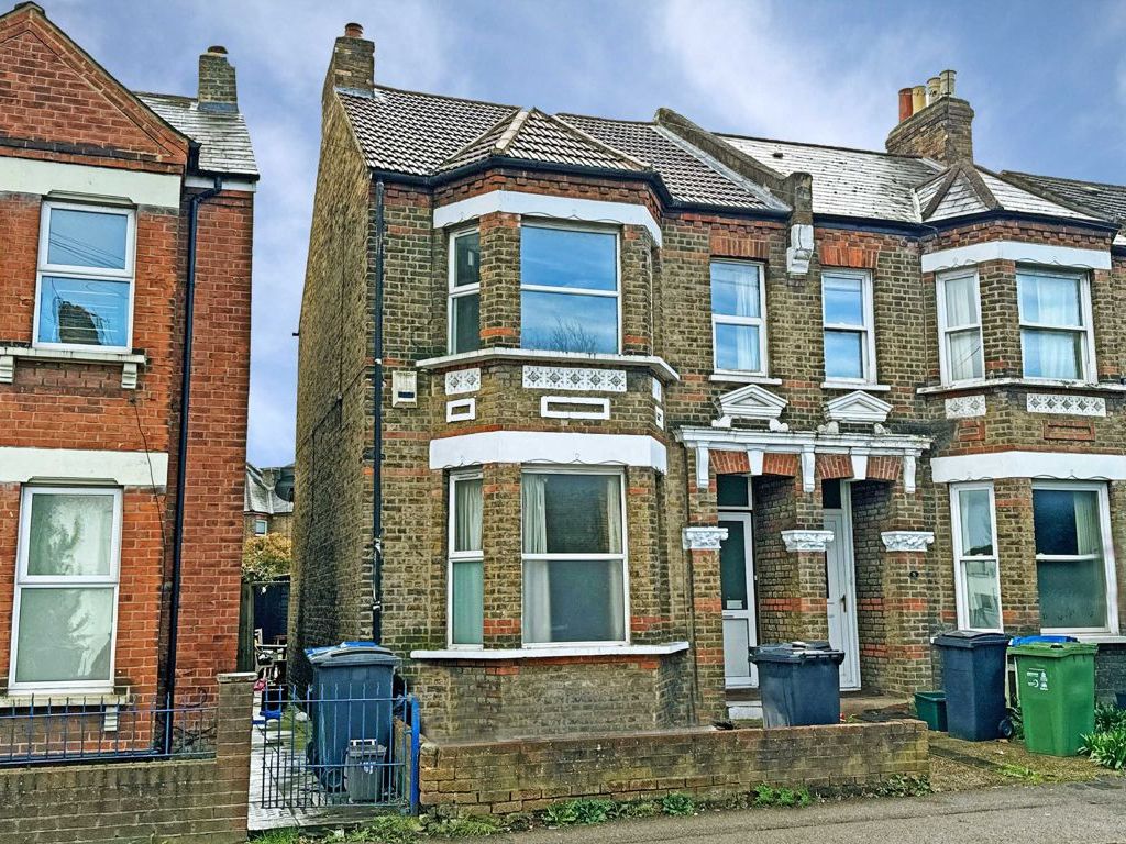 4 bed semidetached house for sale in Hawks Road, Norbiton, Kingston