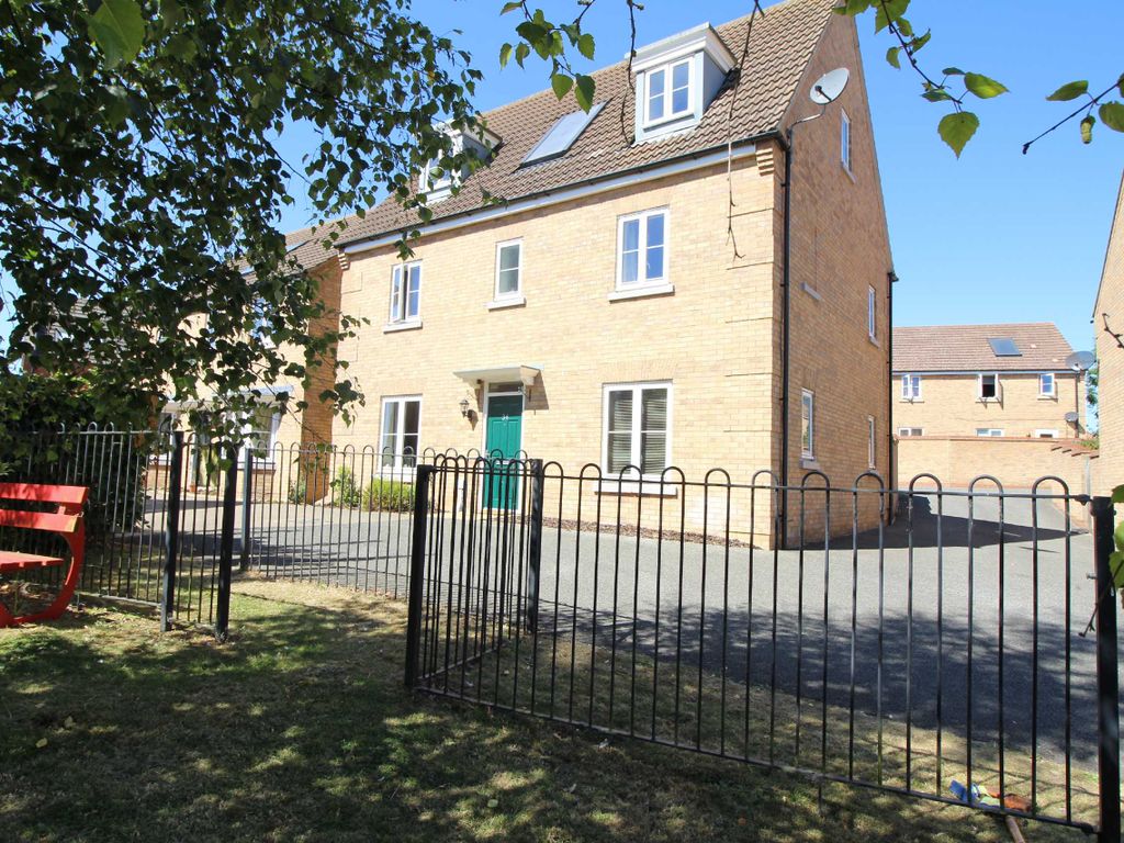 5 bed detached house for sale in Middleton Road, Daventry