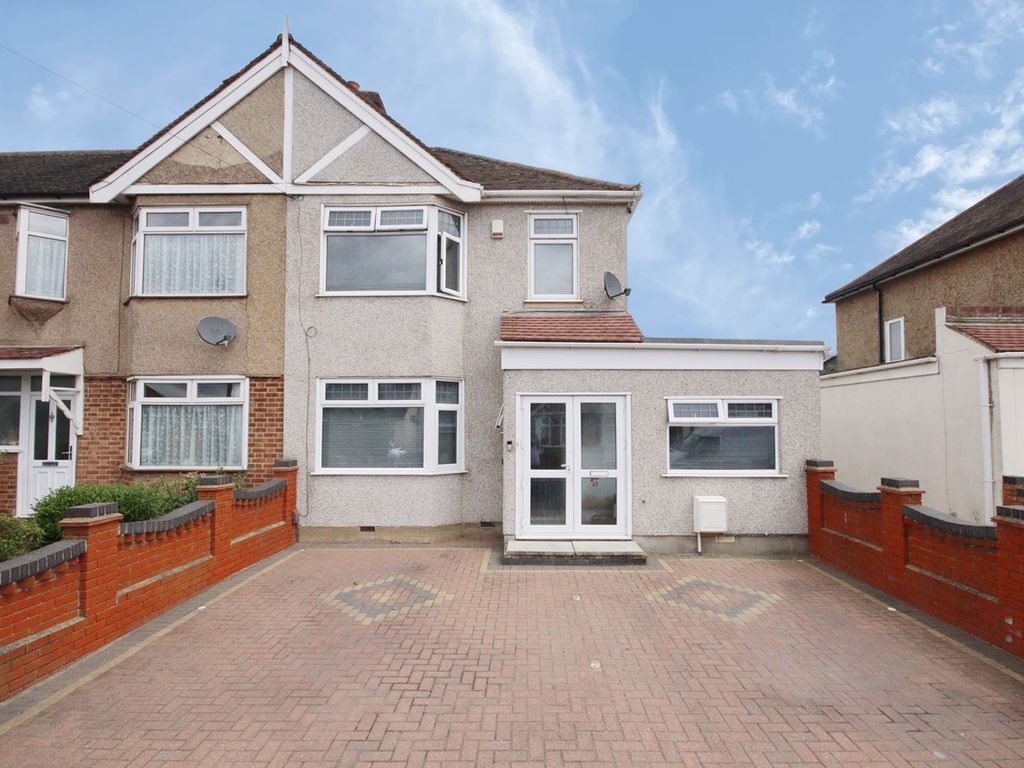 4 bed end terrace house for sale in Rothbury Avenue, Rainham RM13 Zoopla