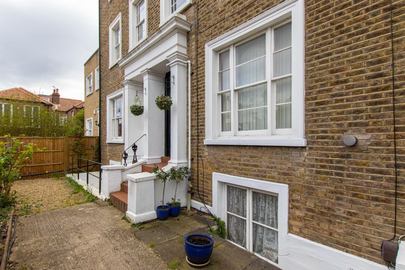 2 bed flat to rent in Noel House, The Park, London W5 Zoopla