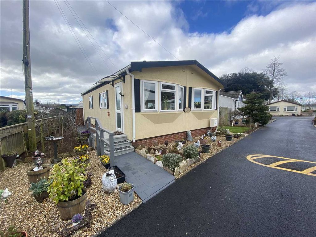 2 bed mobile/park home for sale in Second Avenue, Newport Park, Topsham